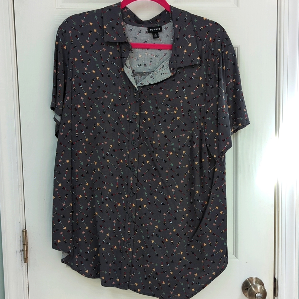 Gray challis arrow print blouse